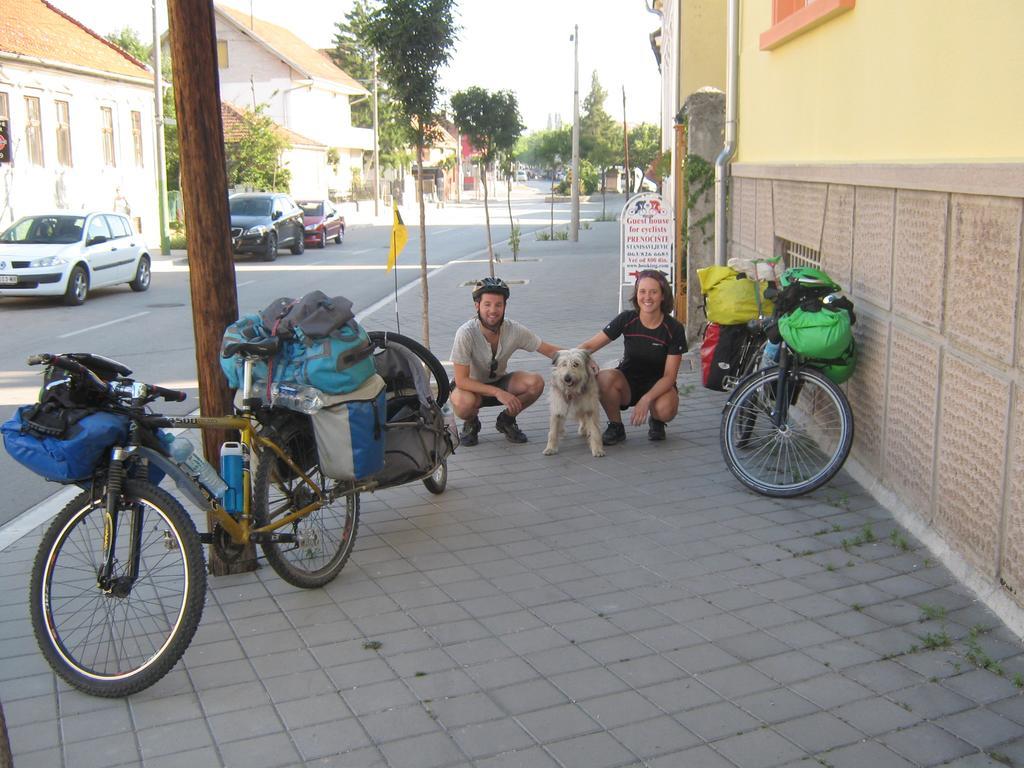 Base For Adventurers - Urban Guerrilla Hotel Negotin Bagian luar foto