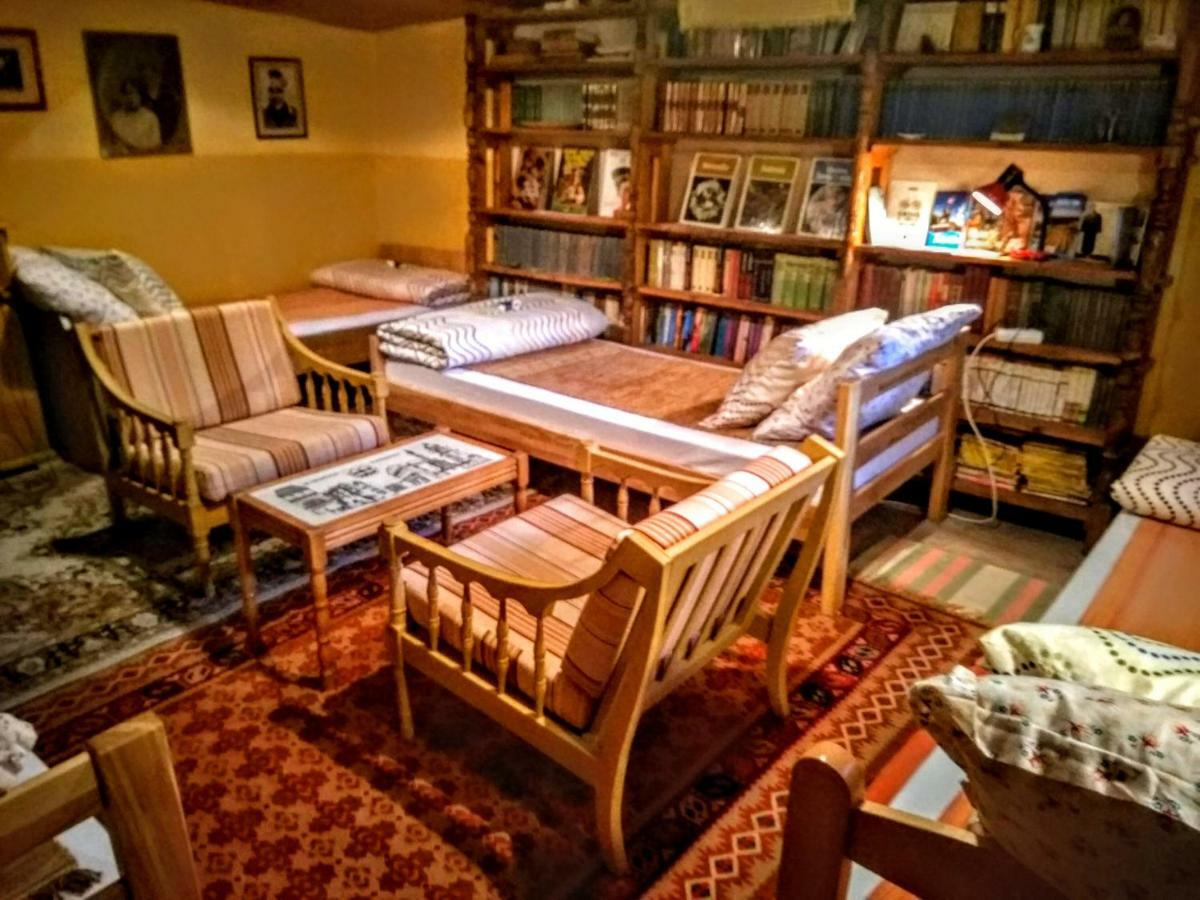 Base For Adventurers - Urban Guerrilla Hotel Negotin Bagian luar foto